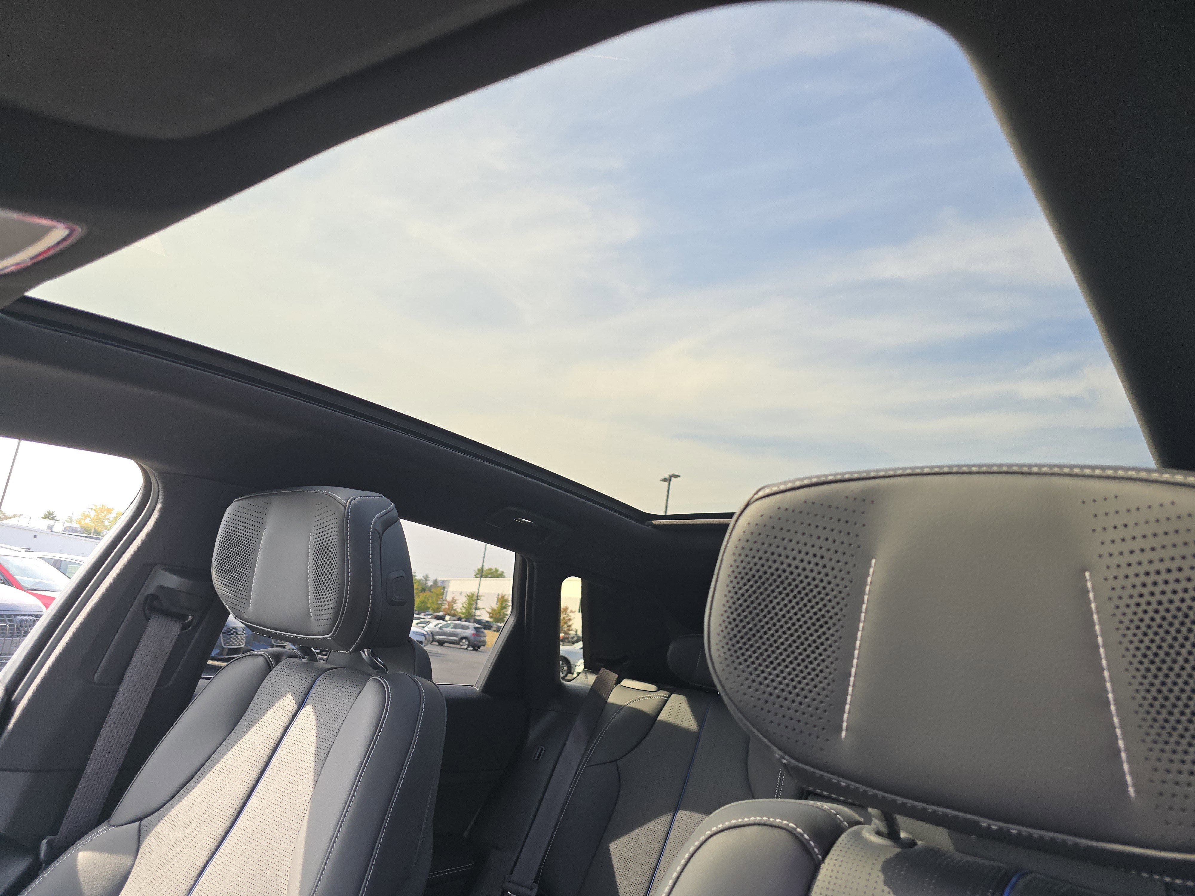 2024 Cadillac Lyriq Luxury photo 9