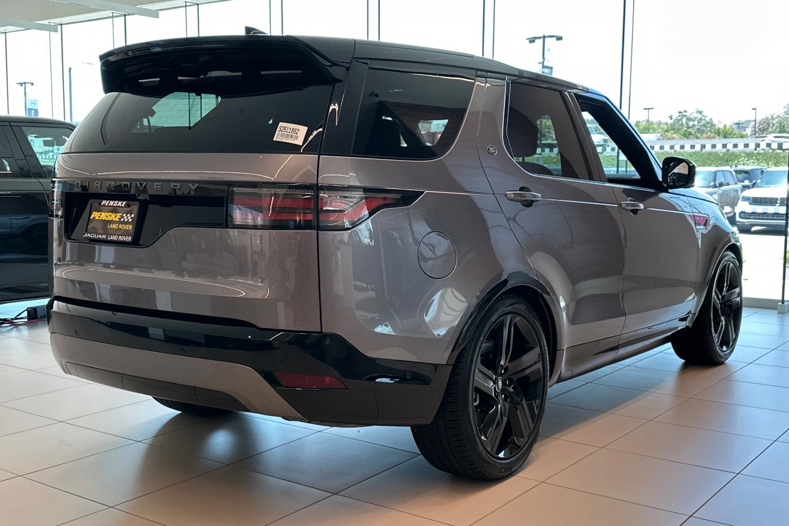 2025 Land Rover Discovery SE photo 6