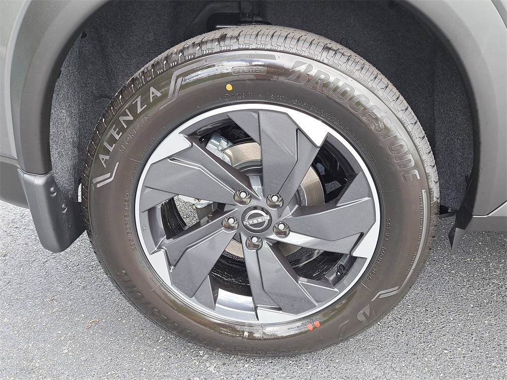 2026 Nissan Rogue SV photo 7