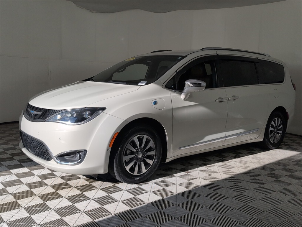 2020 Chrysler Pacifica Hybrid Limited photo 2