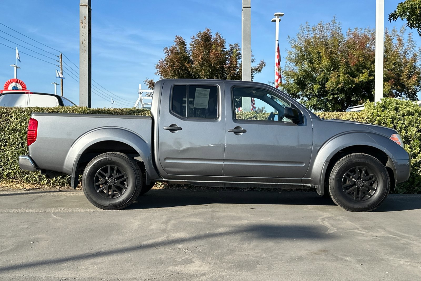 2019 Nissan Frontier Crew Cab SV photo 3