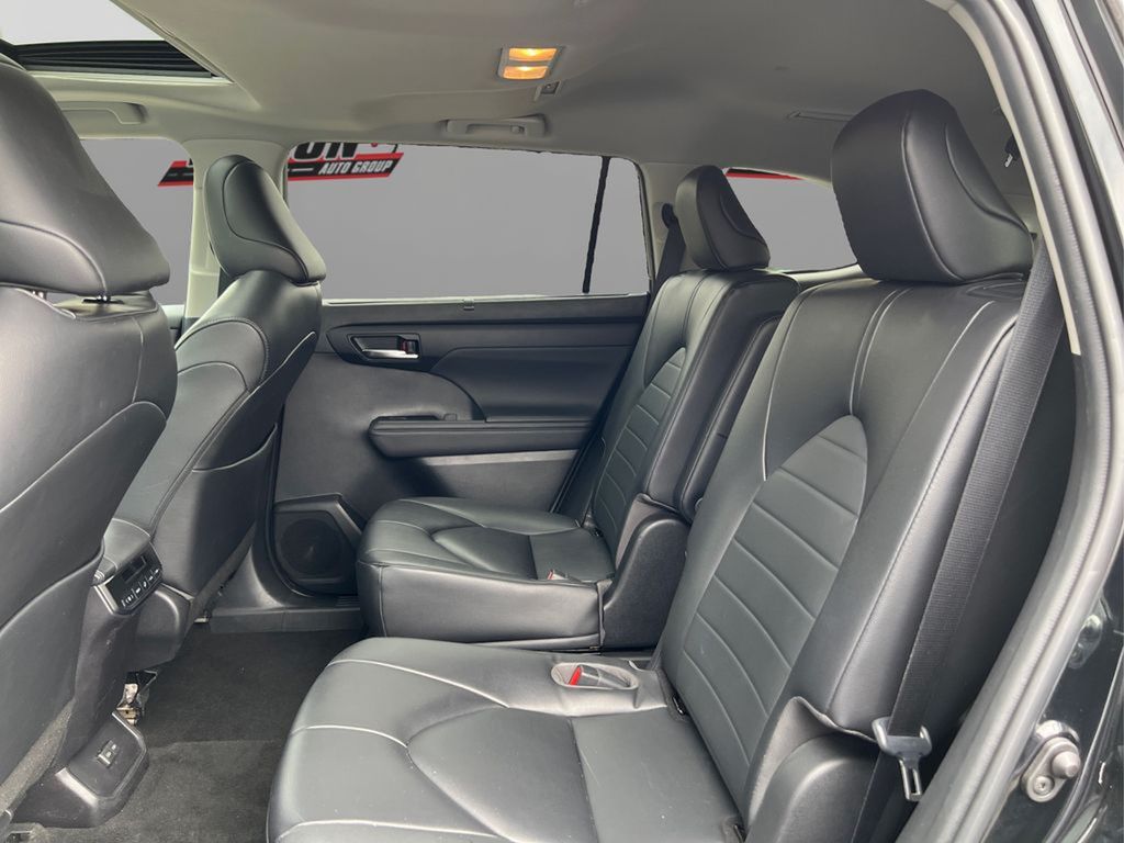 2023 Toyota Highlander XLE photo 10
