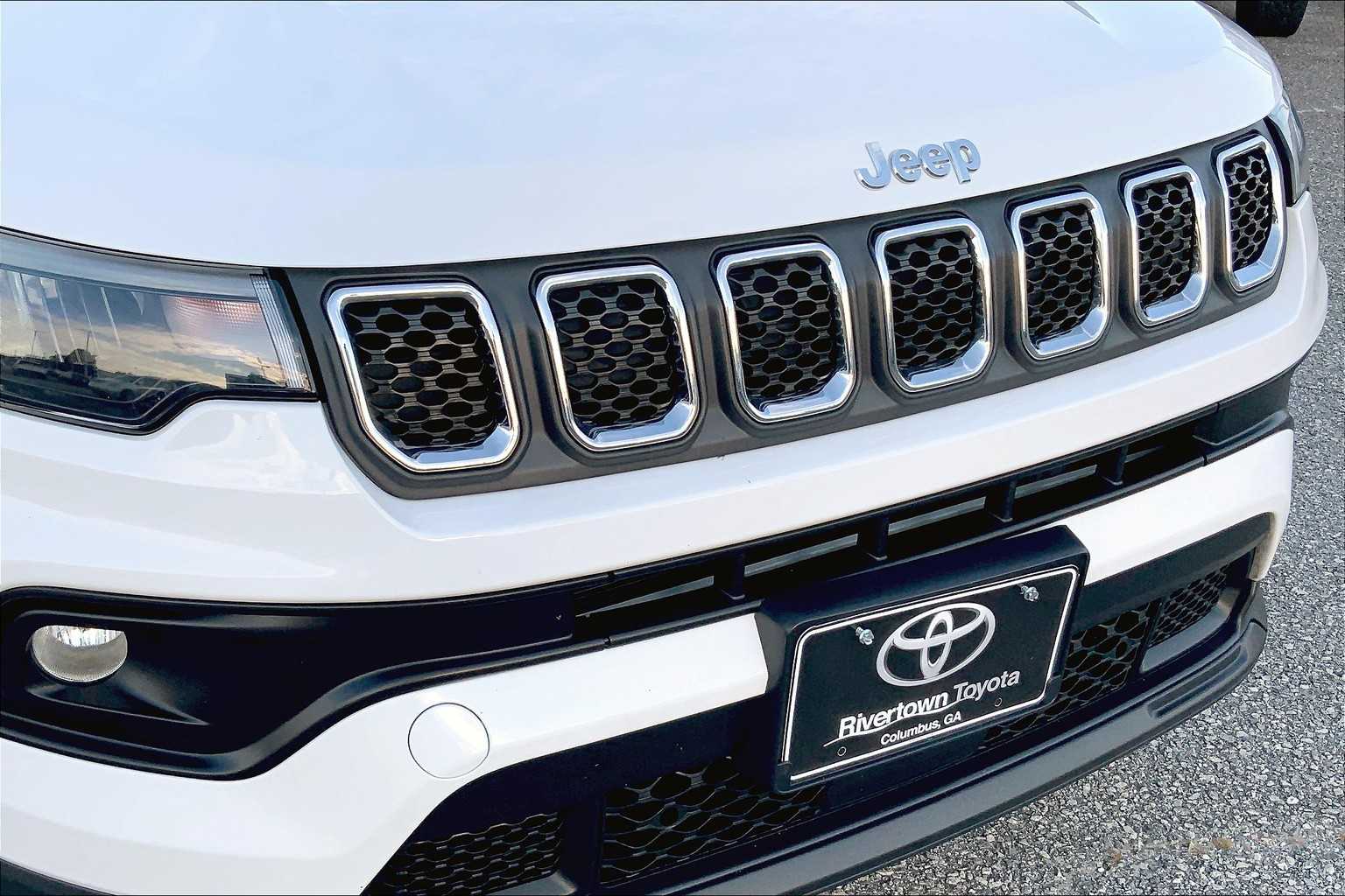 2024 Jeep Compass Latitude photo 28