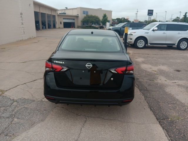 2025 Nissan Versa 1.6 S photo 4