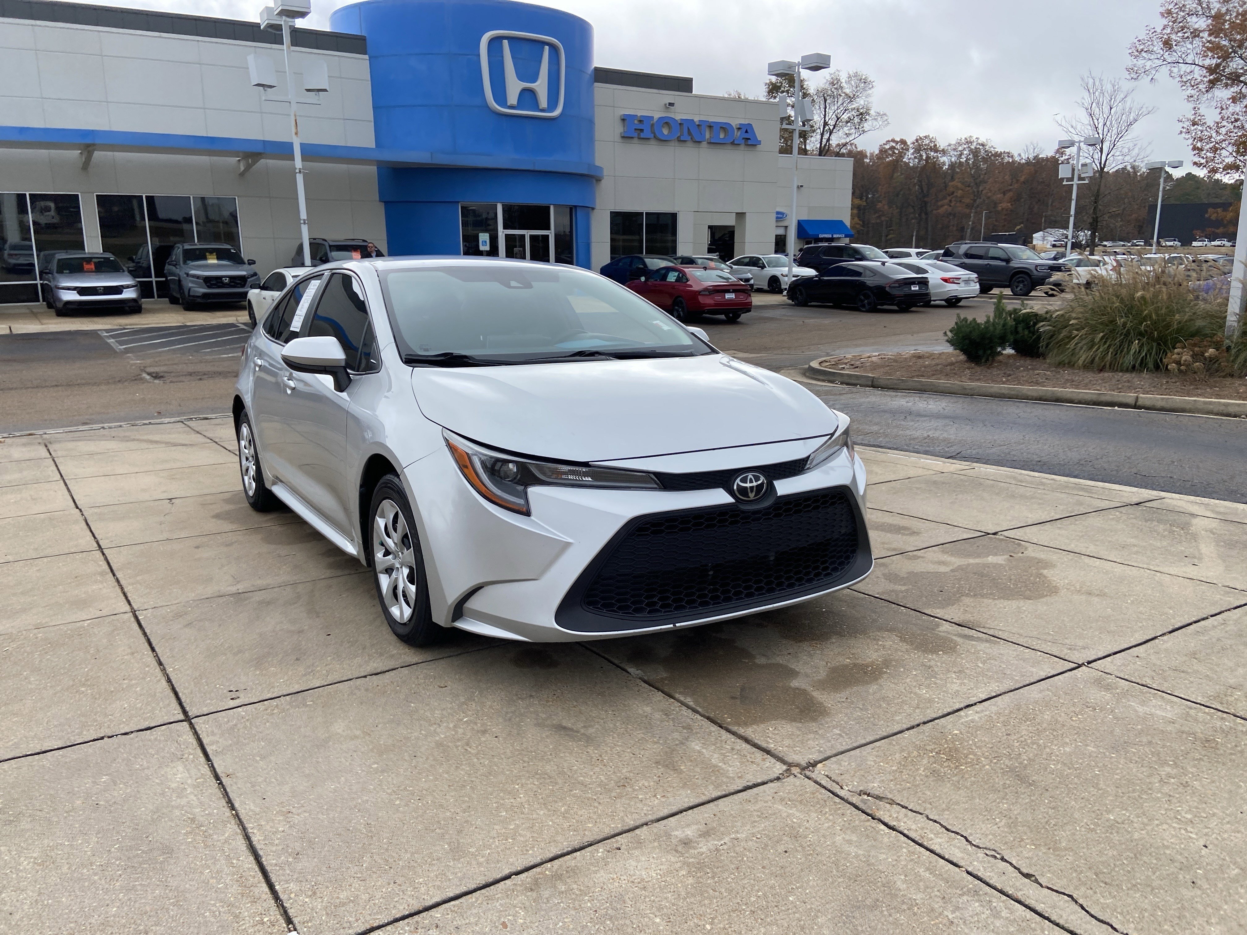Used 2020 Toyota Corolla LE with VIN JTDEPRAE6LJ083870 for sale in Ridgeland, MS