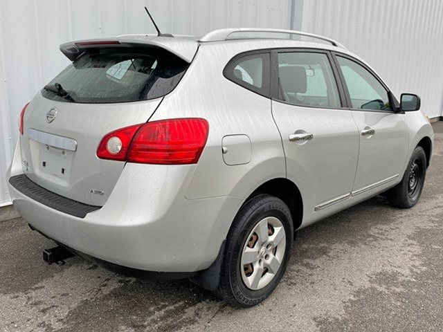2015 Nissan Rogue Select S photo 2