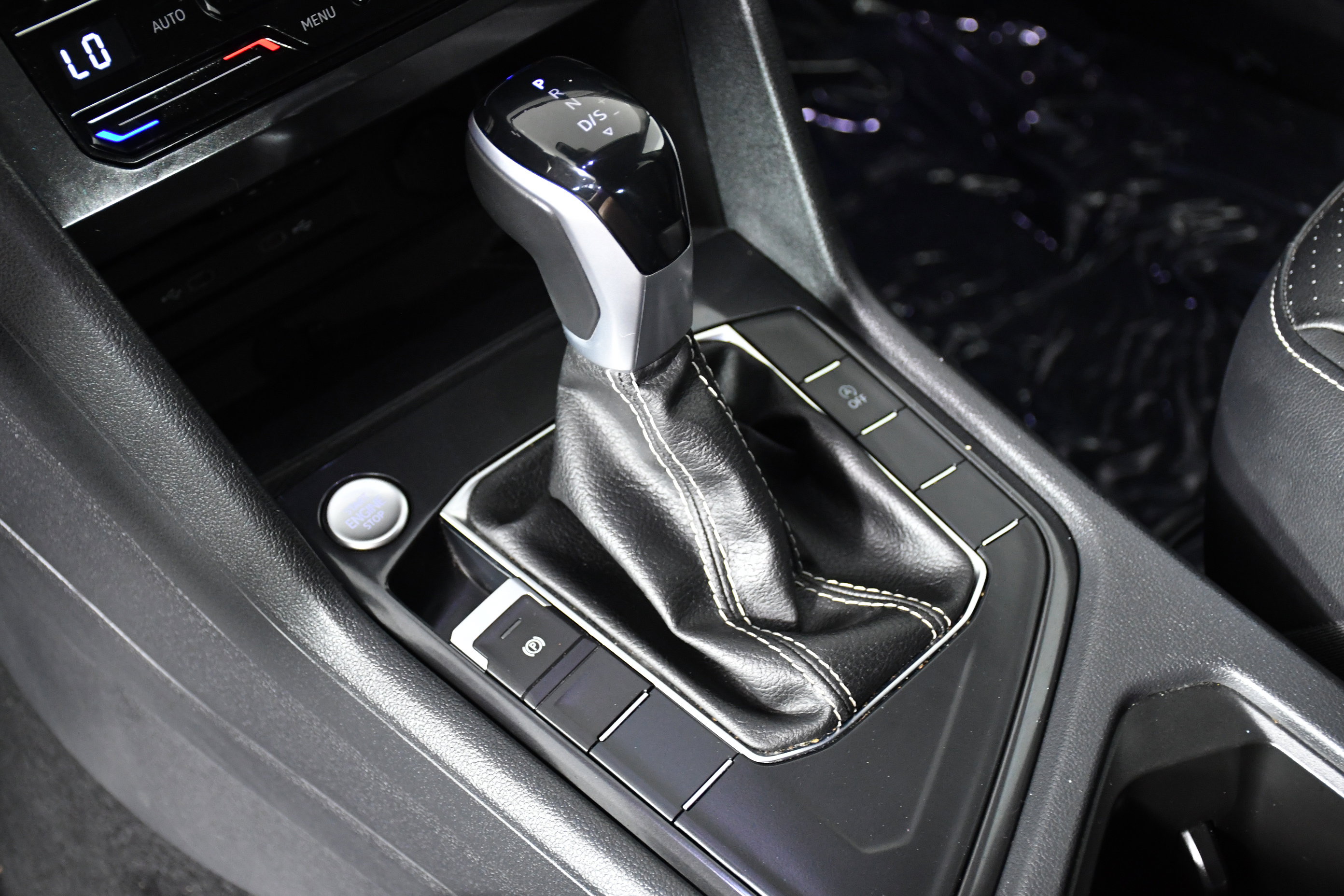 2024 Volkswagen Tiguan SE Wolfsburg Edition photo 12