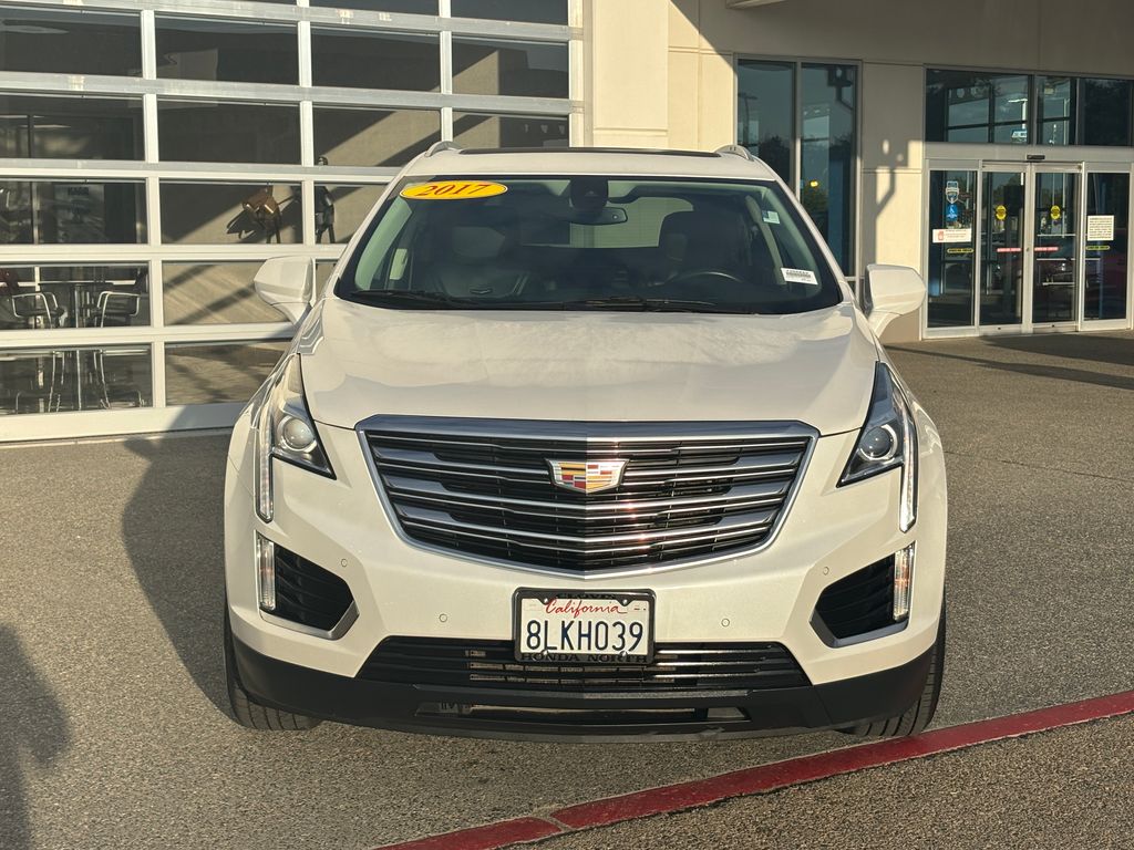 2017 Cadillac XT5 Luxury photo 2