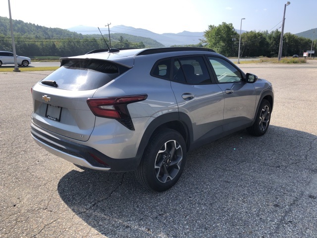 2024 Chevrolet Trax LT photo 3