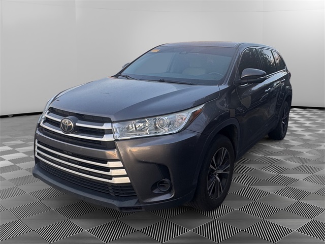2018 Toyota Highlander LE's photo