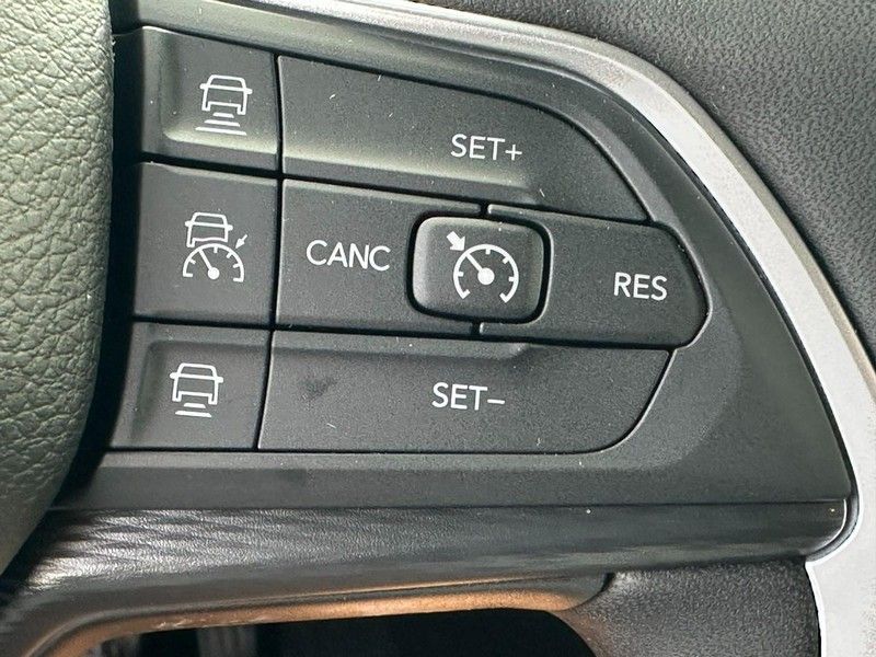 2025 Jeep Grand Cherokee Laredo X photo 13