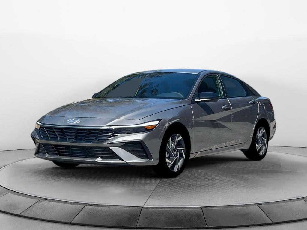 2025 Hyundai Elantra SEL's photo