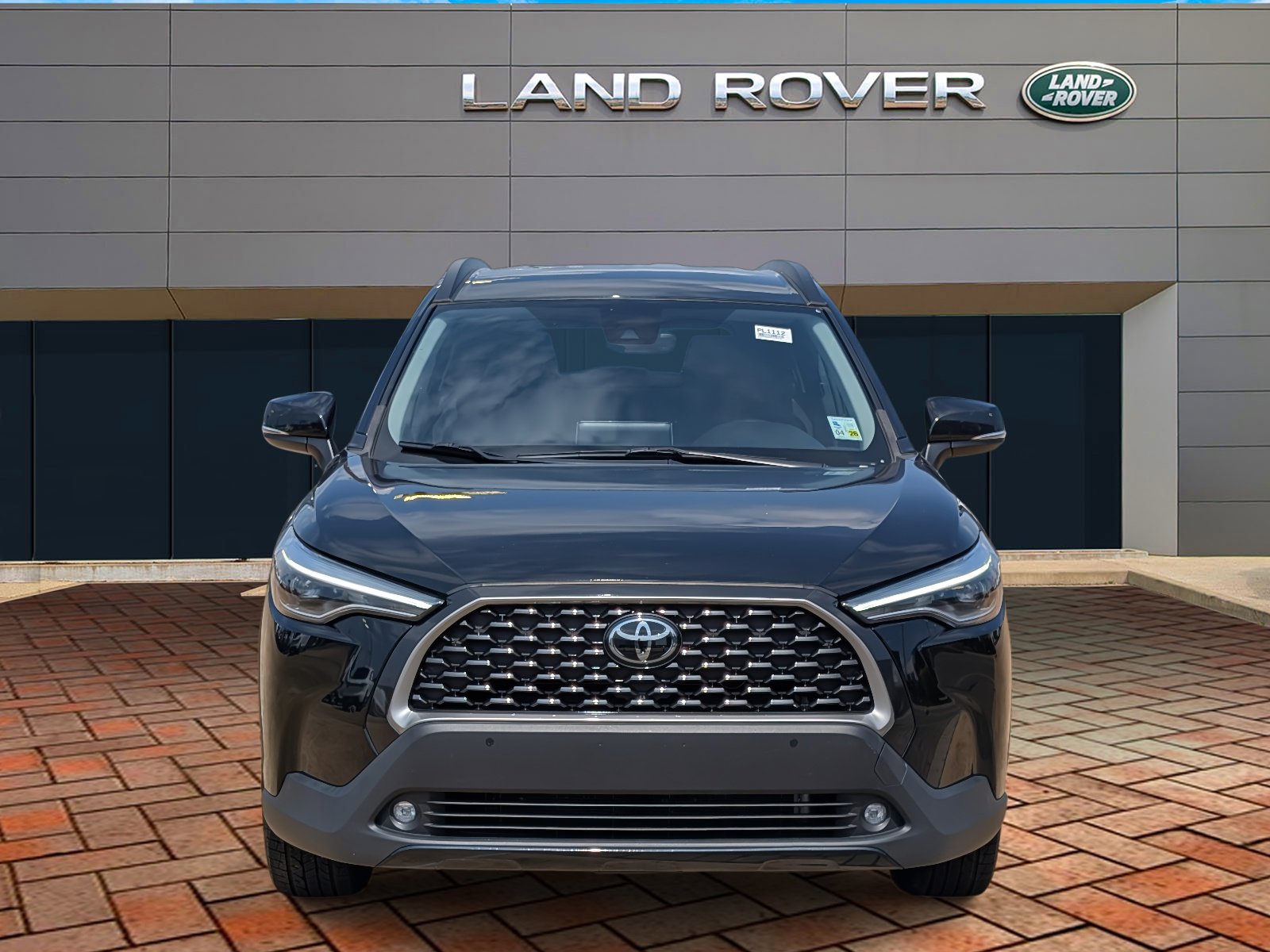 2022 Toyota Corolla Cross XLE photo 2