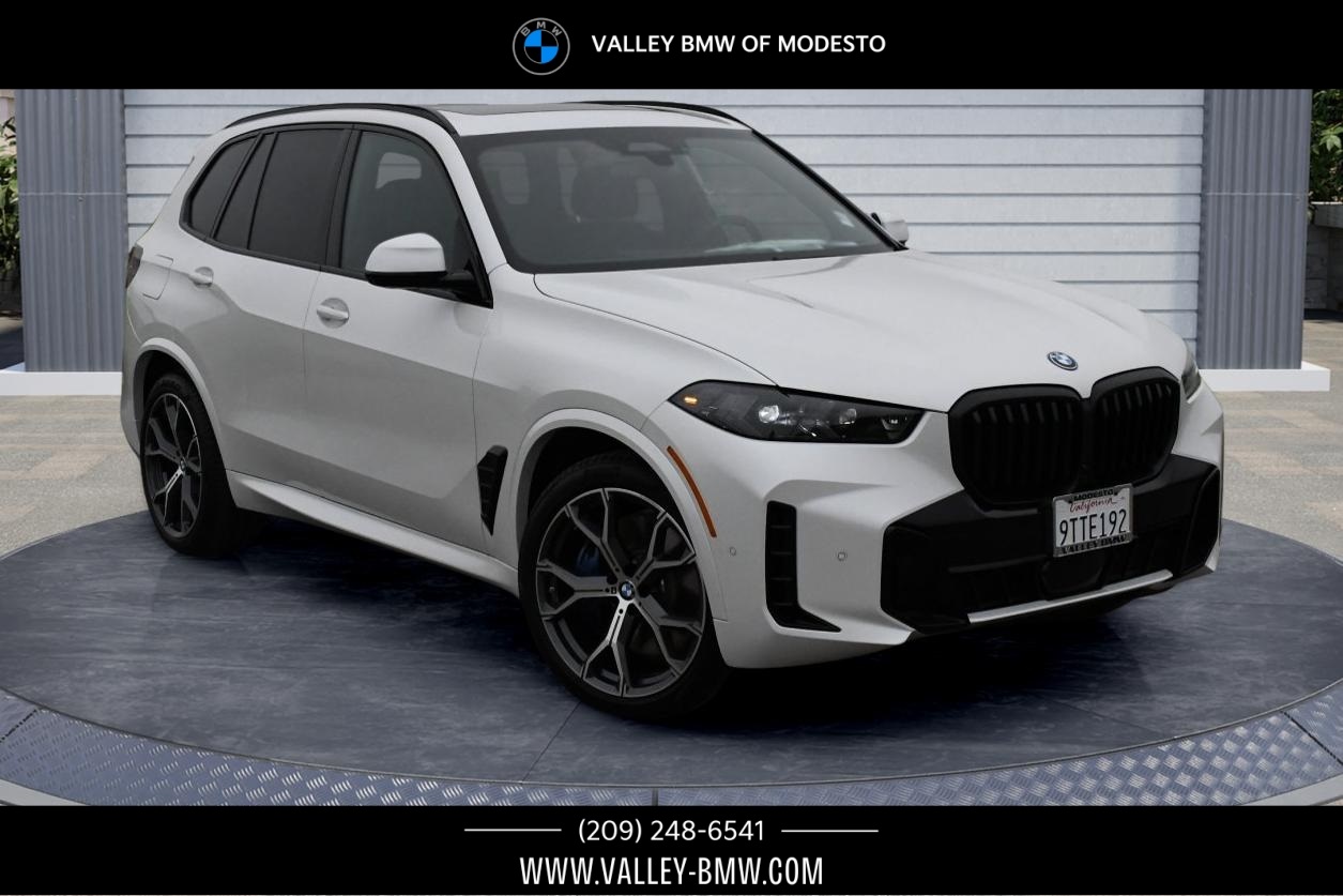 2026 BMW X5 50e's photo