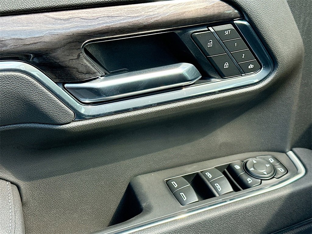 2025 Chevrolet Silverado 1500 LTZ photo 13