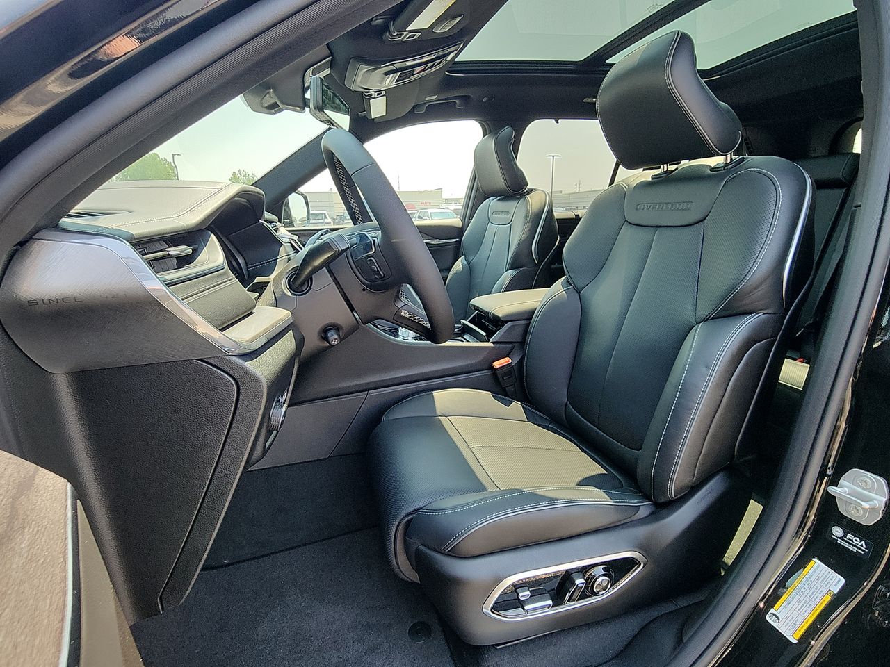2025 Jeep Grand Cherokee Overland photo 11