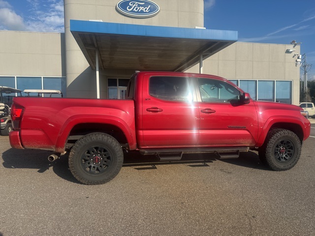 2022 Toyota Tacoma SR5 photo 2