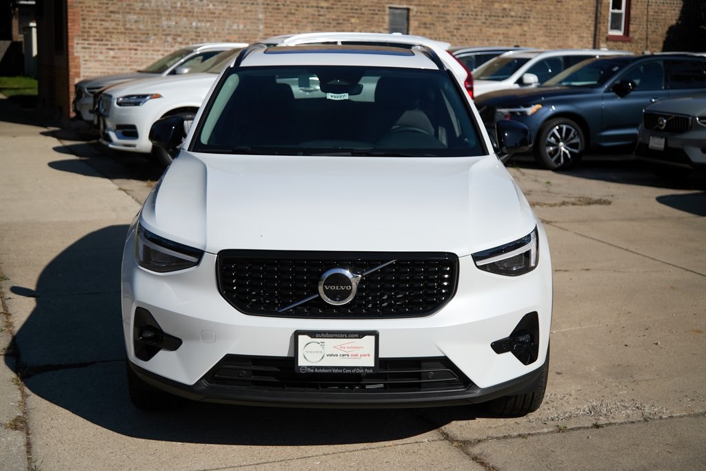 2025 VOLVO XC40 - Image 4