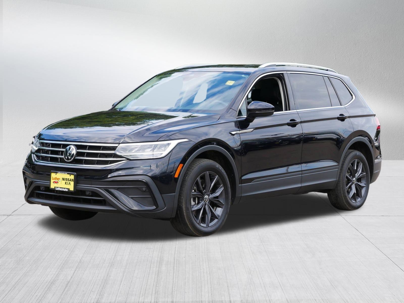 2022 Volkswagen Tiguan SE photo 3