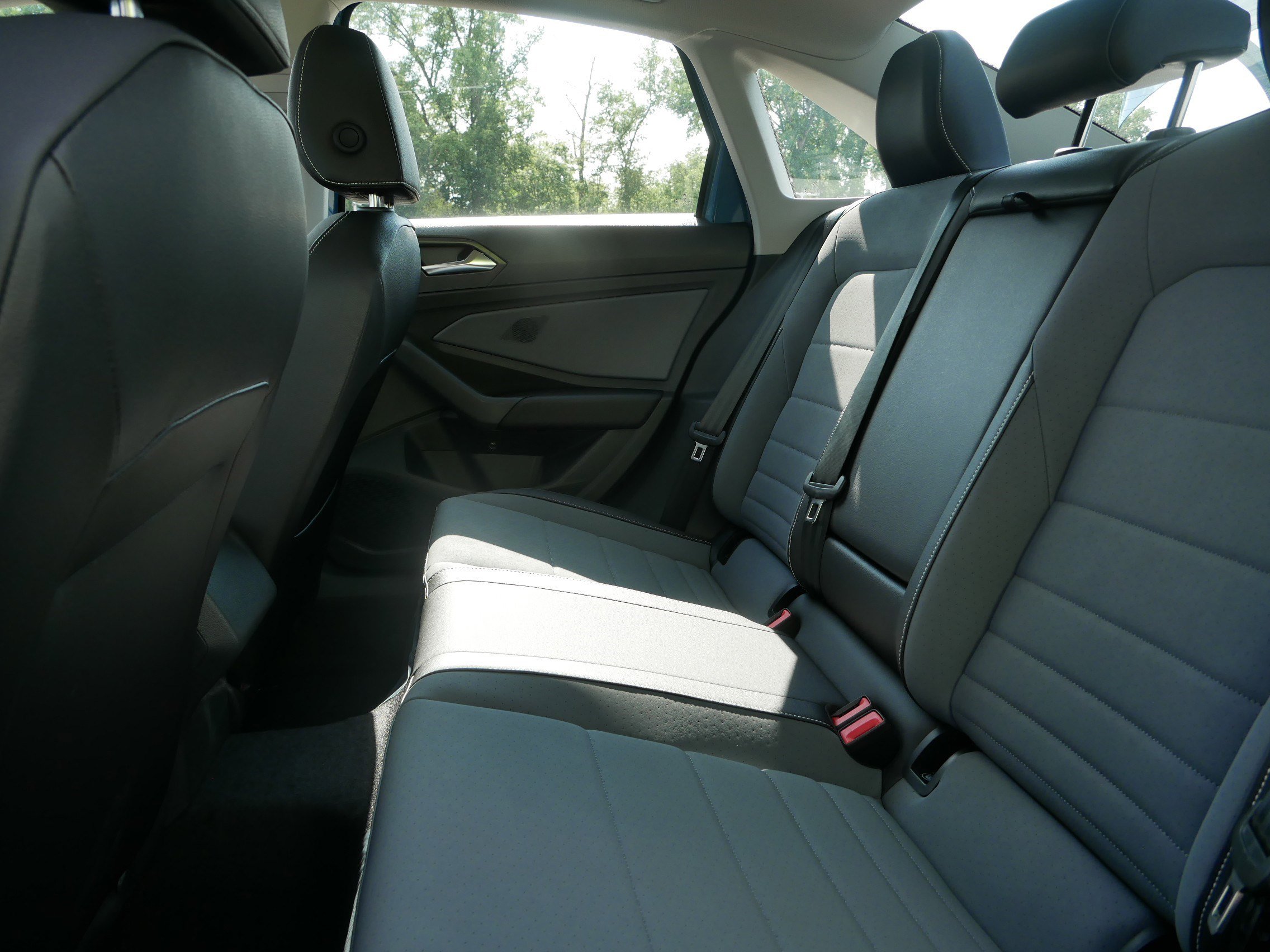 2025 Volkswagen Jetta SE photo 5