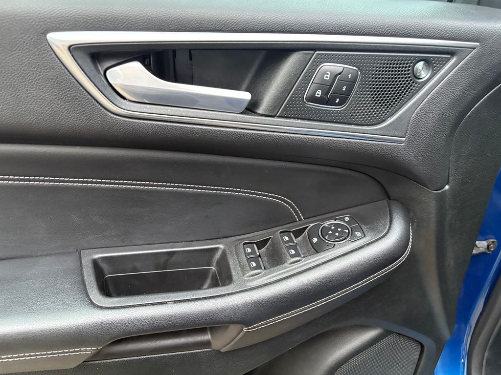 2022 Ford Edge Titanium photo 13