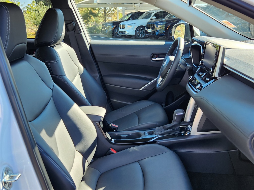 2022 Toyota Corolla Cross XLE photo 16