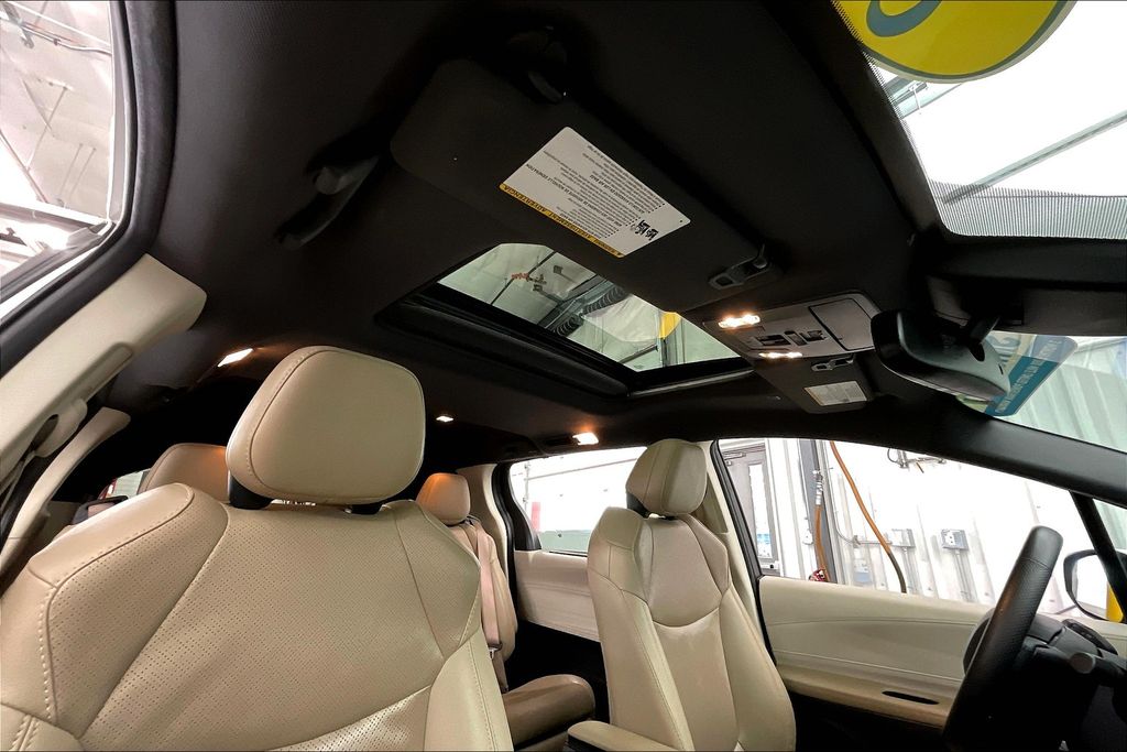 2022 Toyota Sienna Limited photo 20