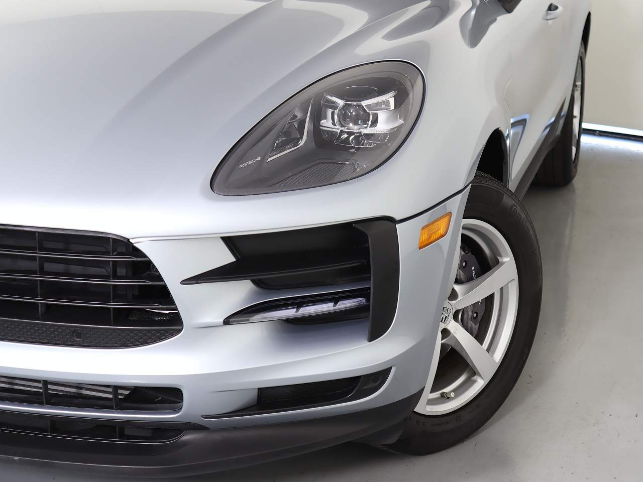 2021 Porsche Macan Base photo 12