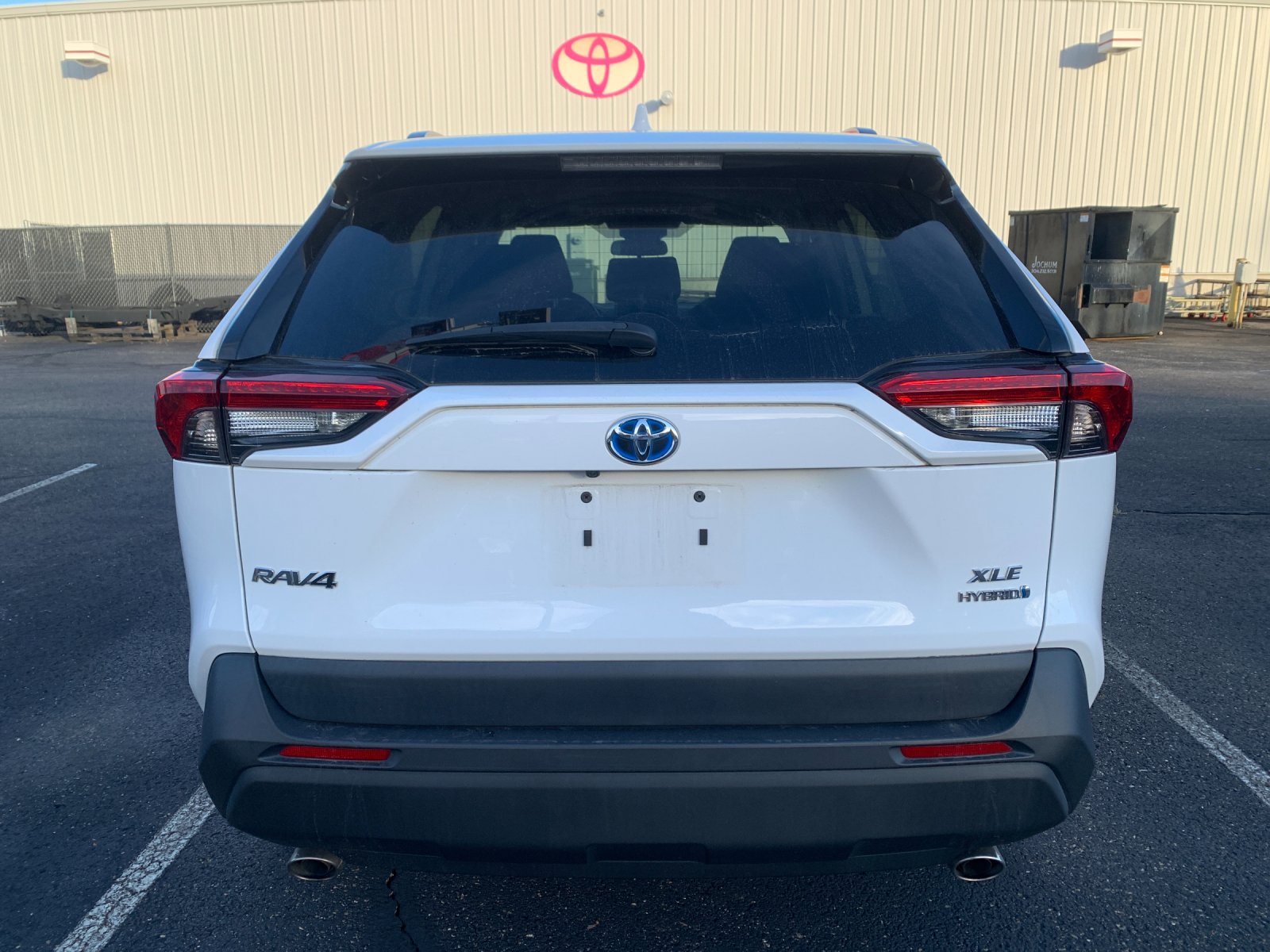 2022 Toyota RAV4 Hybrid XLE photo 3