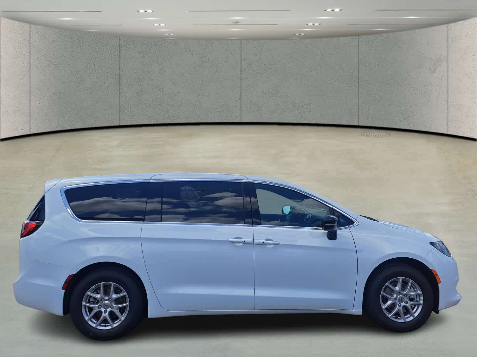 2025 Chrysler Voyager LX photo 6