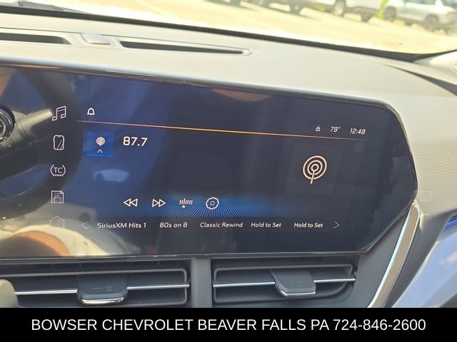 2025 Chevrolet Trax LT photo 2