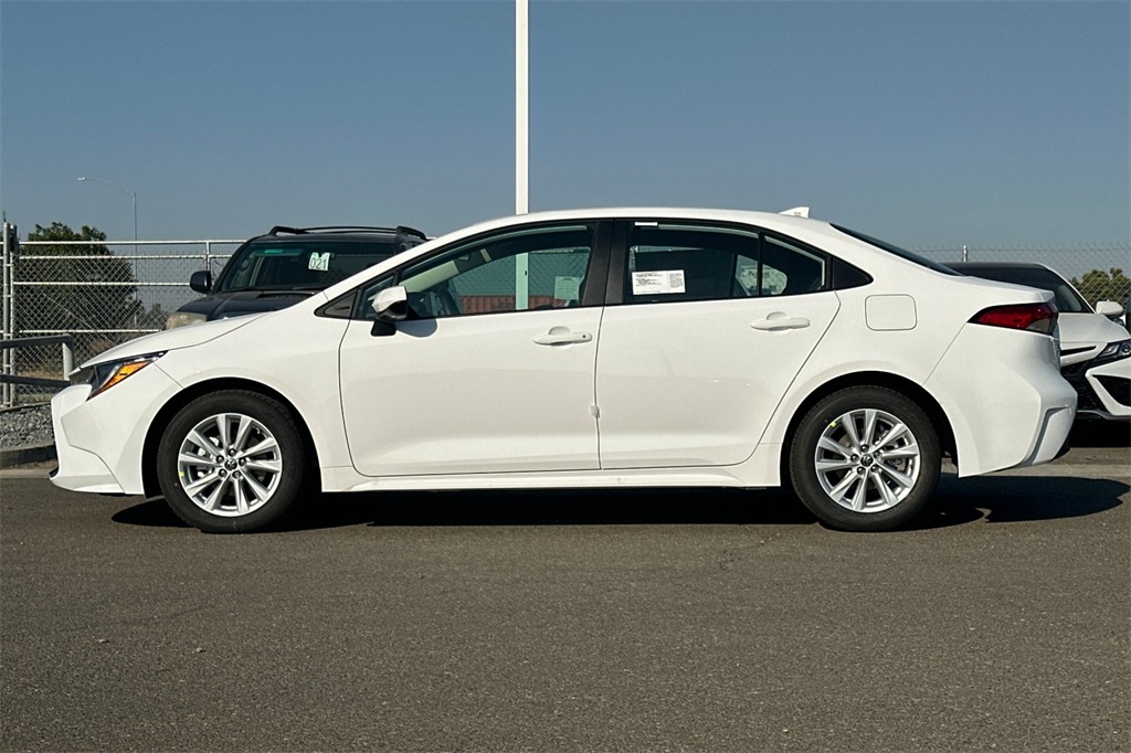 2025 Toyota Corolla LE photo 5
