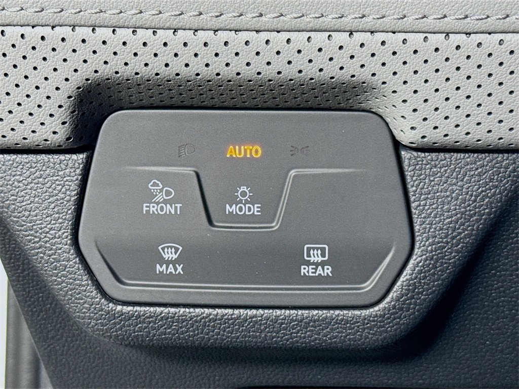 2025 Volkswagen Atlas Peak Edition SE photo 35