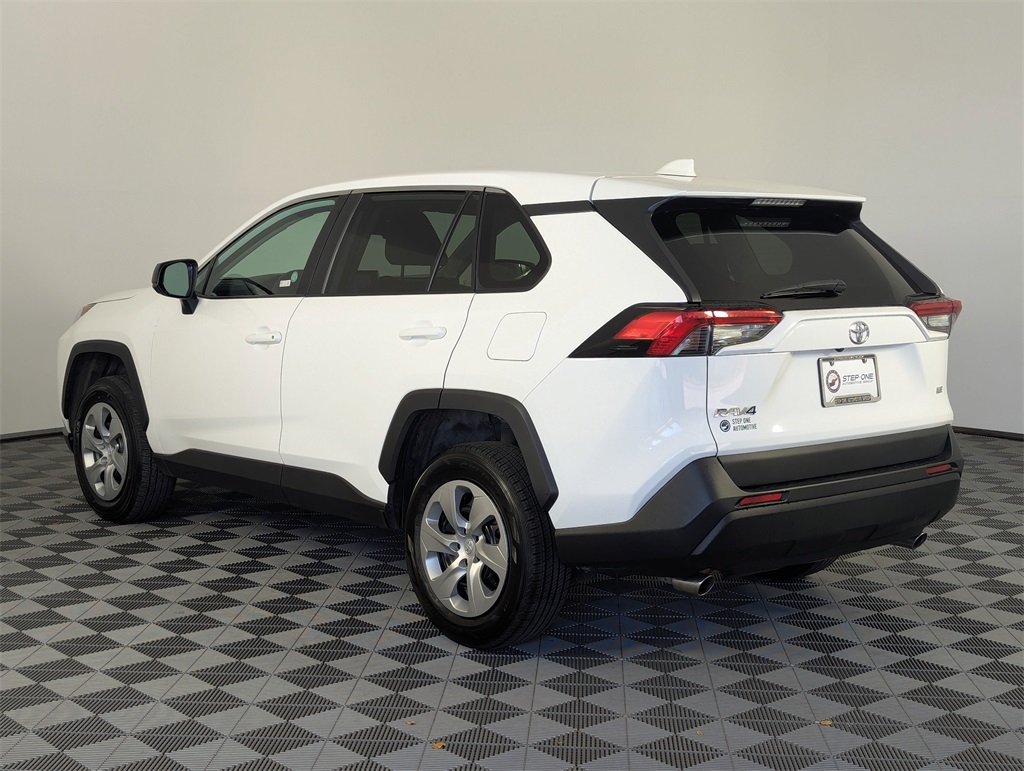 2023 Toyota RAV4 LE photo 4