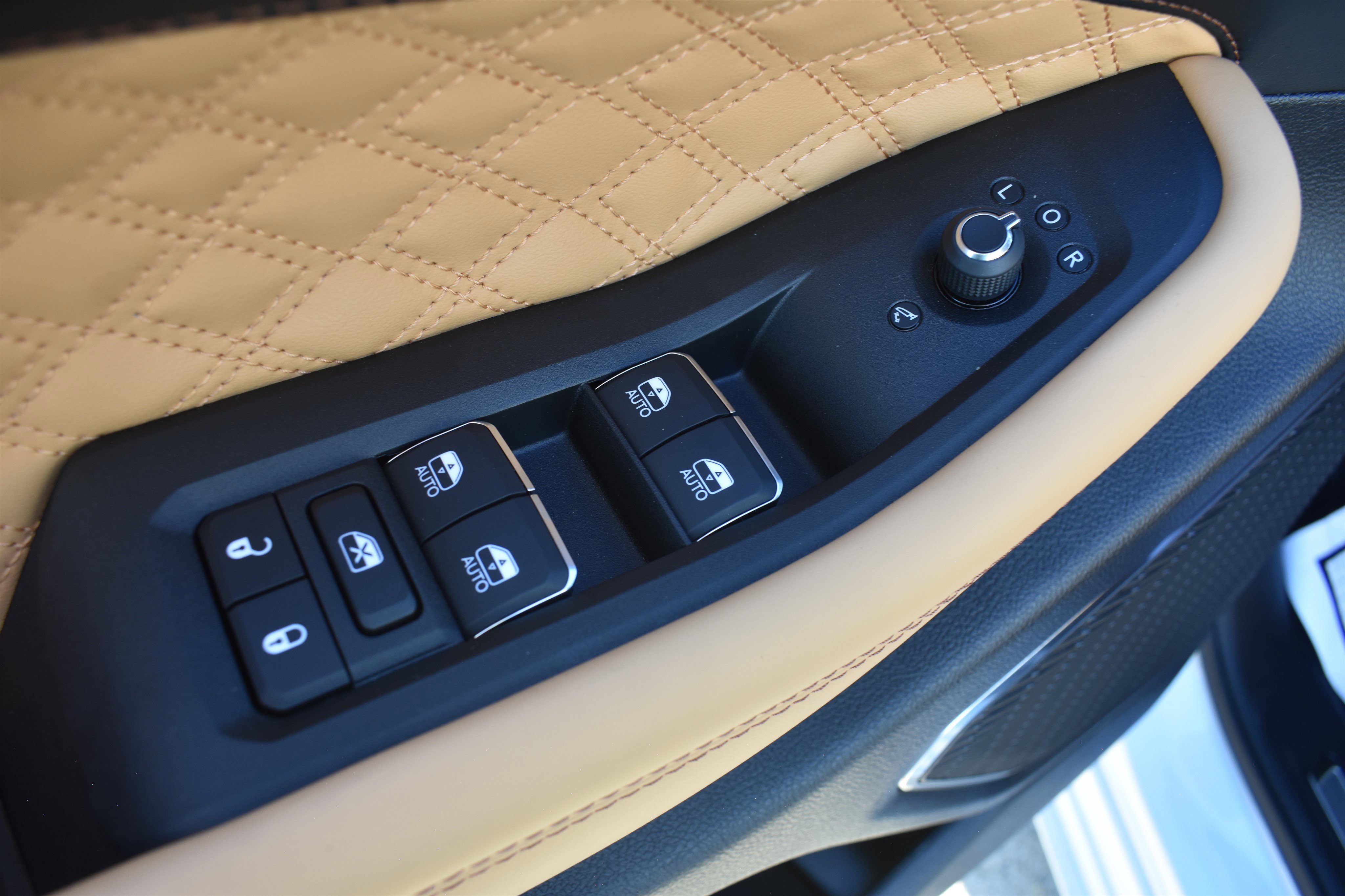 2025 Jeep Grand Cherokee Summit photo 6