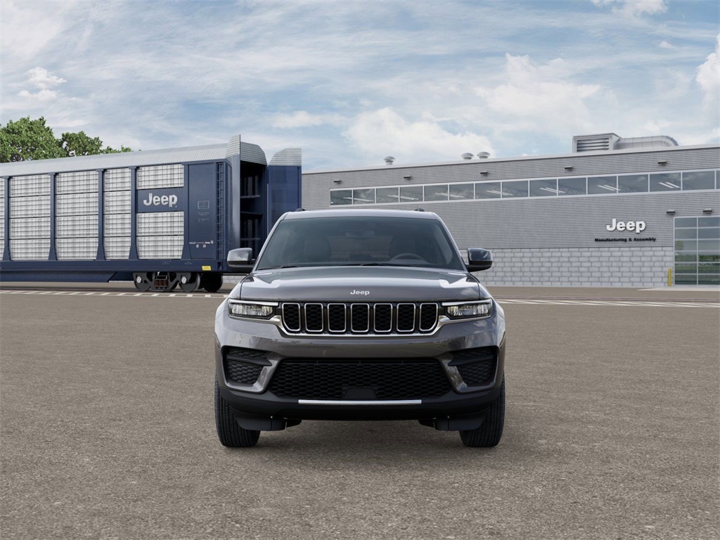 2025 Jeep Grand Cherokee Laredo X photo 2
