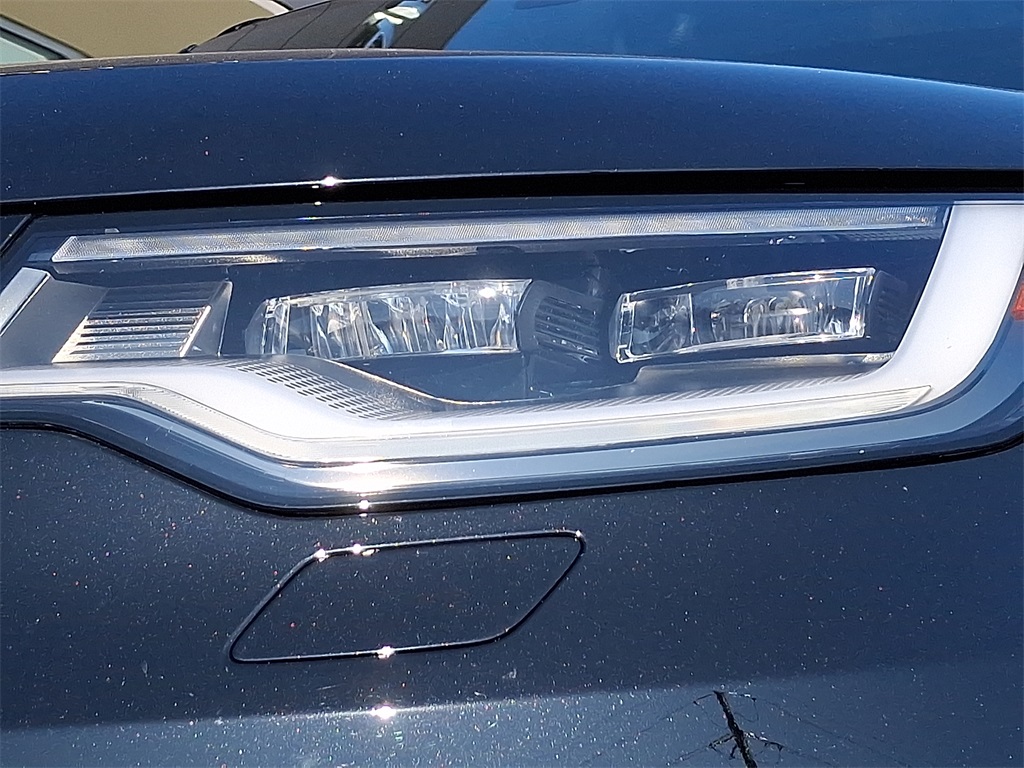 2025 Land Rover Discovery SE photo 8