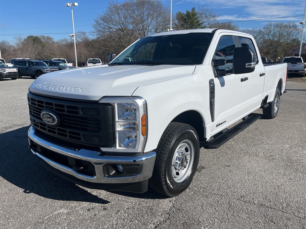 2026 Ford F-350 Super Duty XL's photo