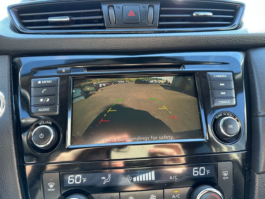 2019 Nissan Rogue SV photo 17