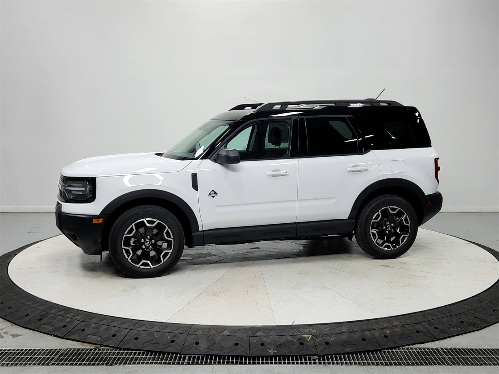 2025 Ford Bronco Sport Outer Banks photo 3