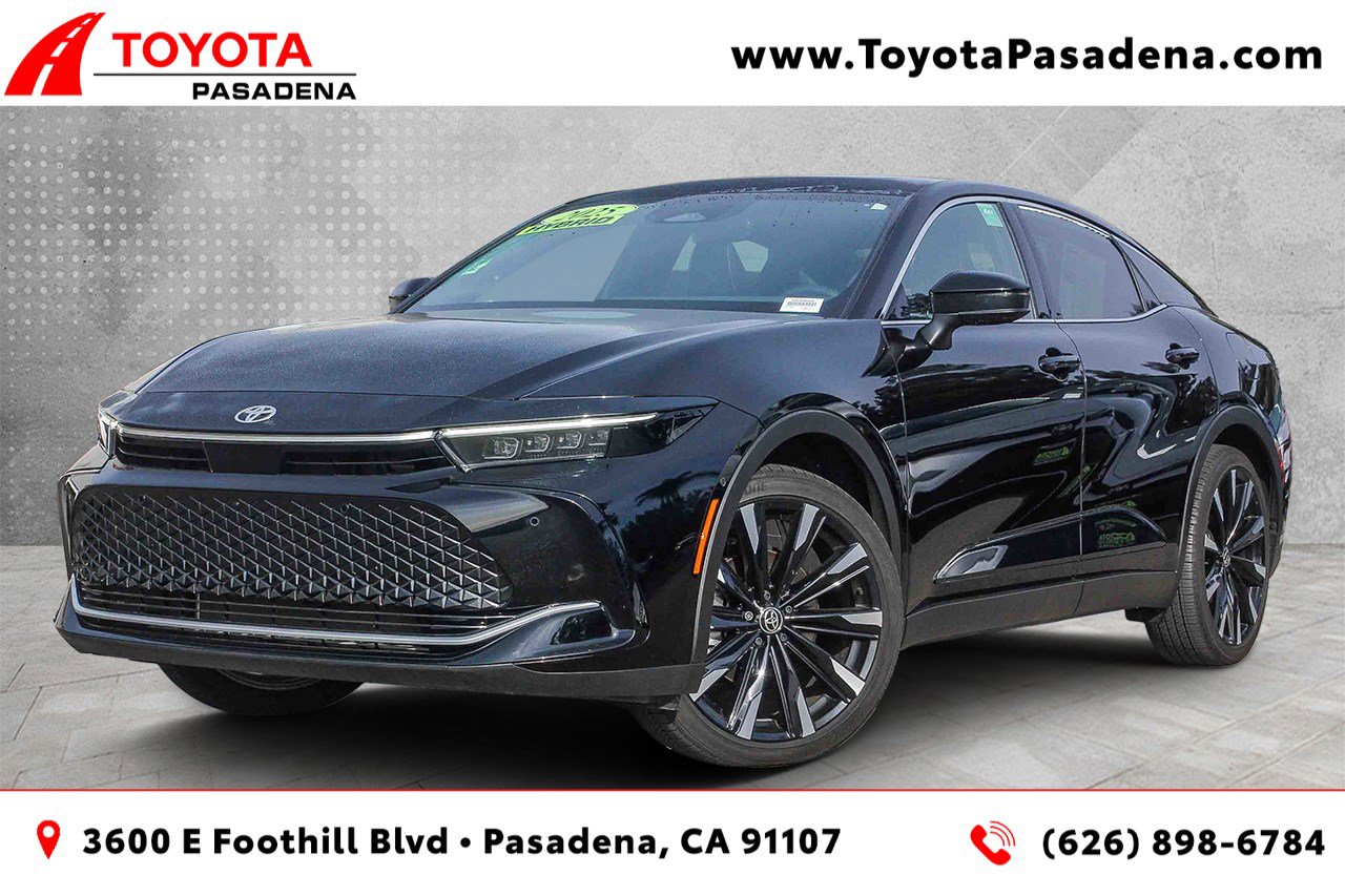 2025 Toyota Crown Platinum's photo