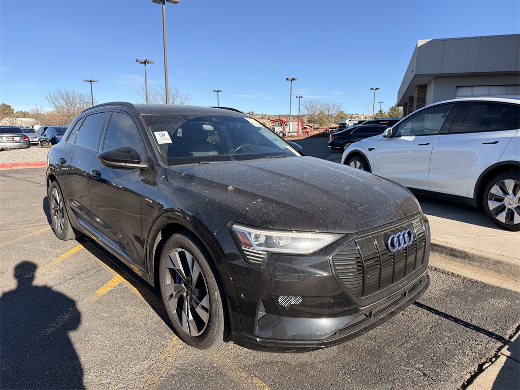 2021 Audi e-tron Premium's photo