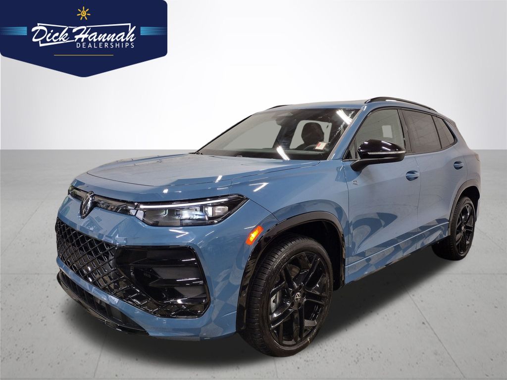 2025 Volkswagen Tiguan SE R-LINE BLACK's photo