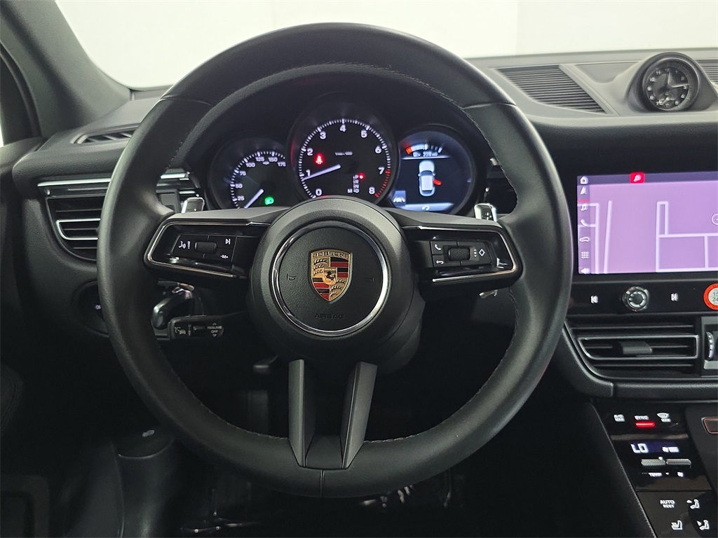 2025 Porsche Macan T photo 14