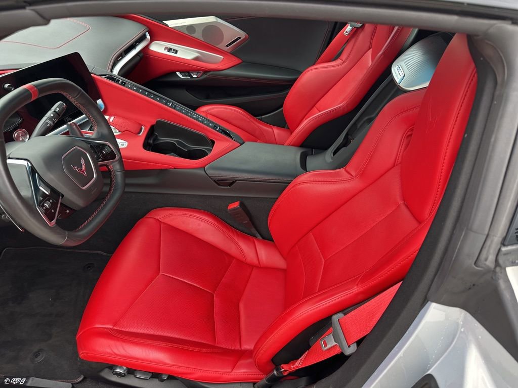 2021 Chevrolet Corvette Stingray 2LT photo 2