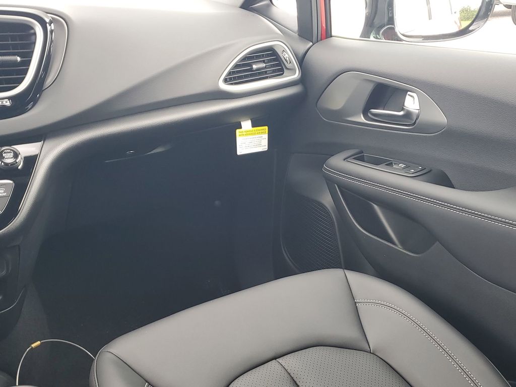 2026 Chrysler Voyager LX photo 10