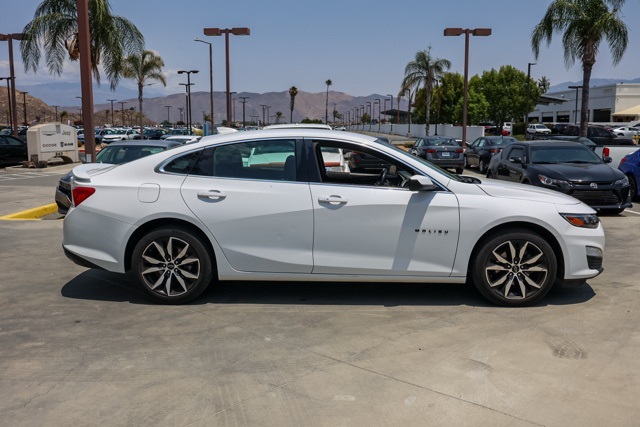 2022 Chevrolet Malibu RS photo 2