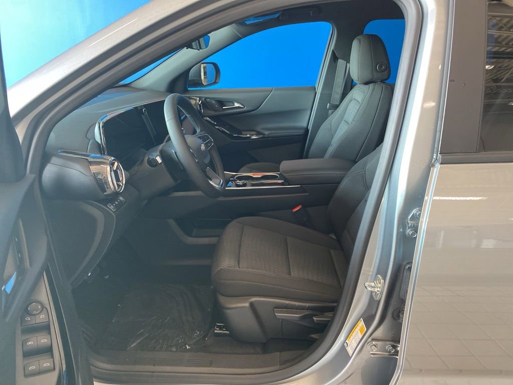 2026 Chevrolet Equinox LT photo 4