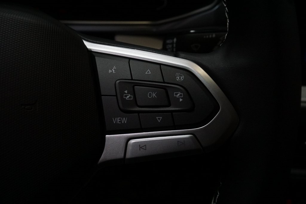 2025 Volkswagen Taos SEL photo 18