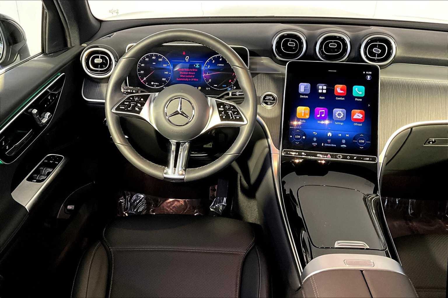 2025 Mercedes Benz GLC 300 4MATIC photo 2